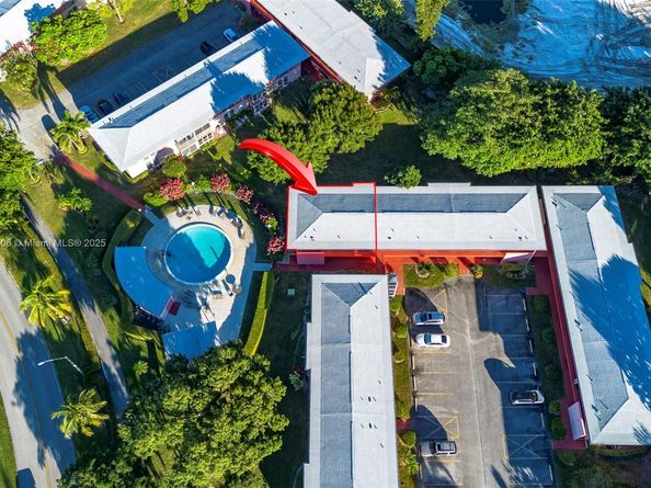 18 Golfs Edge D, West Palm Beach FL 33417