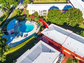 18 Golfs Edge D, West Palm Beach FL 33417