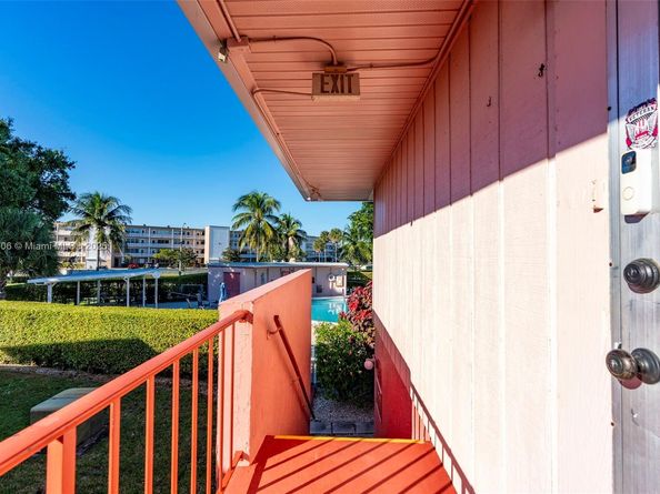 18 Golfs Edge D, West Palm Beach FL 33417