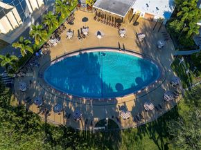 18 Golfs Edge D, West Palm Beach FL 33417