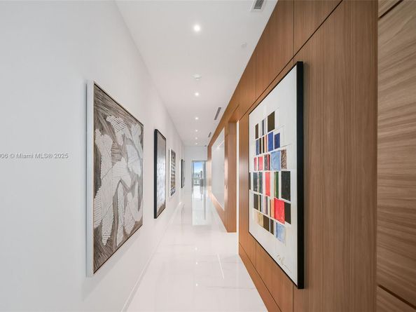 300 Biscayne Blvd Way PH6001, Miami FL 33131