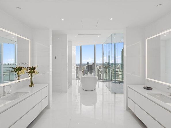 300 Biscayne Blvd Way PH6001, Miami FL 33131