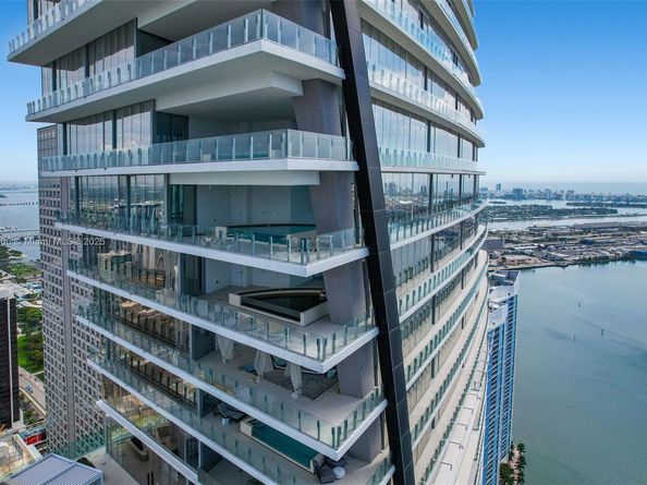 300 Biscayne Blvd Way PH6001, Miami FL 33131
