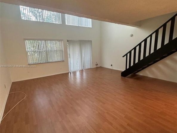 17911 NW 68th Ave N206, Hialeah FL 33015