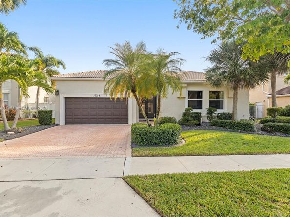16748 SW 16th St, Pembroke Pines FL 33027