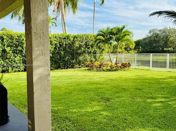 1325 Chenille Cir, Weston FL 33327