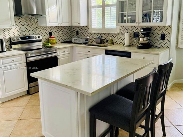 1325 Chenille Cir, Weston FL 33327