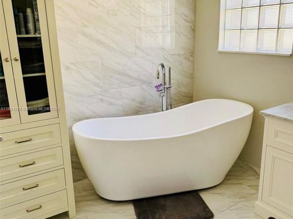 1325 Chenille Cir, Weston FL 33327