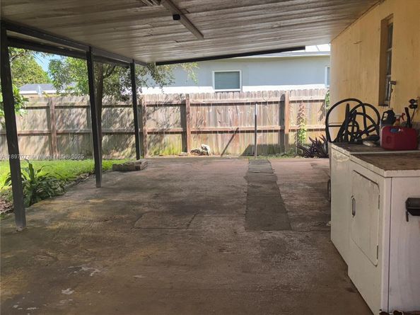 6261 SW 6th St, Miami FL 33144