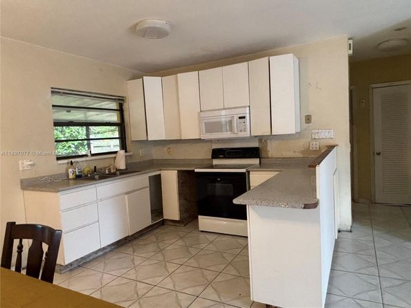 6261 SW 6th St, Miami FL 33144