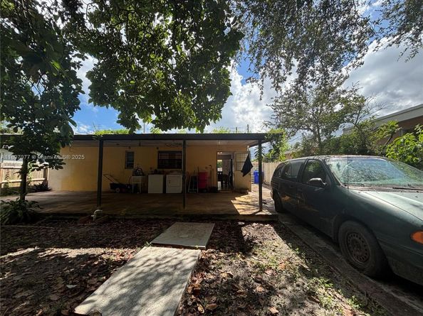 6261 SW 6th St, Miami FL 33144