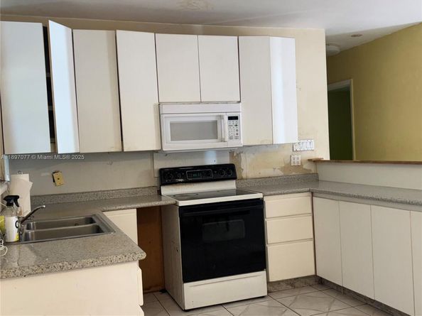 6261 SW 6th St, Miami FL 33144