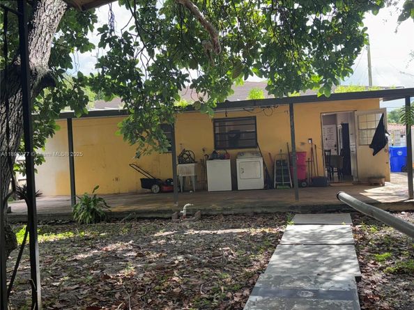 6261 SW 6th St, Miami FL 33144