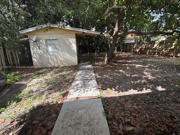 6261 SW 6th St, Miami FL 33144