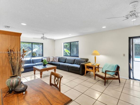 14811 Archerhall St, Davie FL 33331