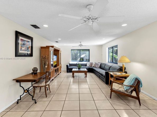 14811 Archerhall St, Davie FL 33331