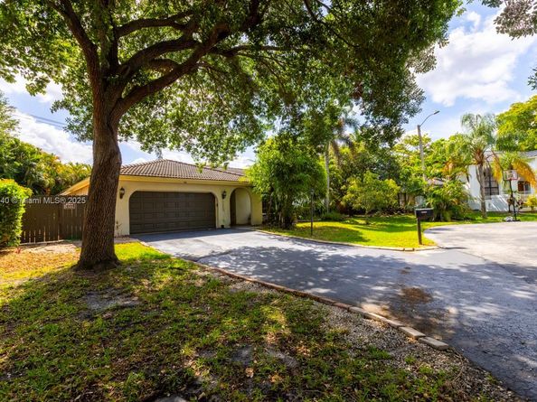 14811 Archerhall St, Davie FL 33331