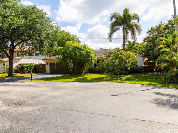 14811 Archerhall St, Davie FL 33331