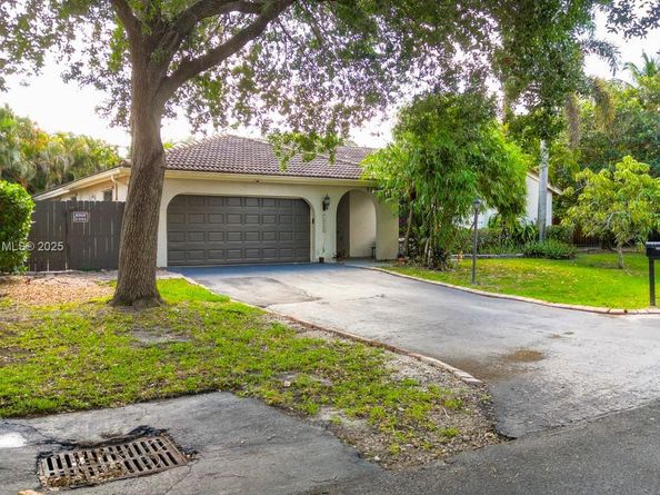 14811 Archerhall St, Davie FL 33331