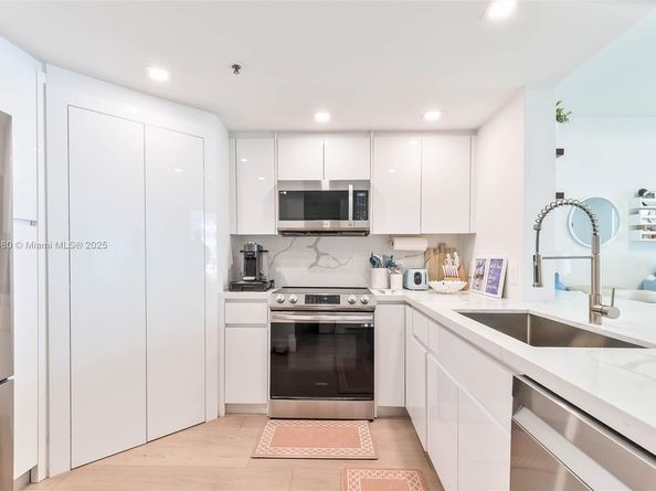 701 Brickell Key Blvd 808, Miami FL 33131