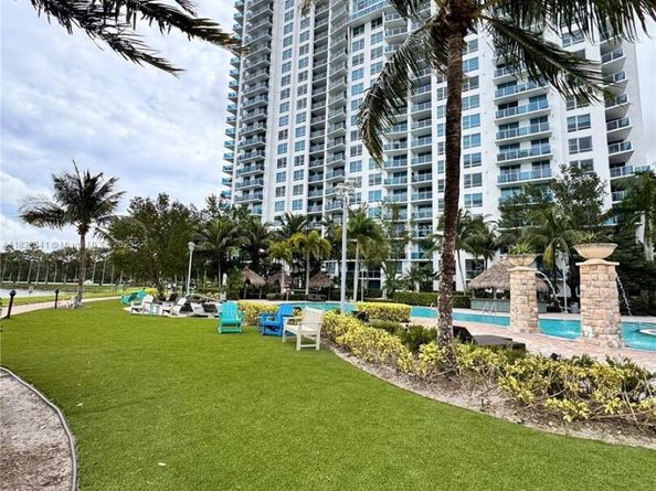 2641 N Flamingo Rd 1203N, Sunrise FL 33323
