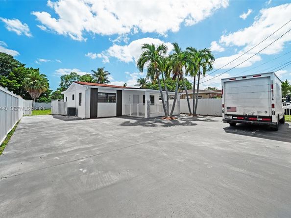 7120 SW 21st St, Miami FL 33155