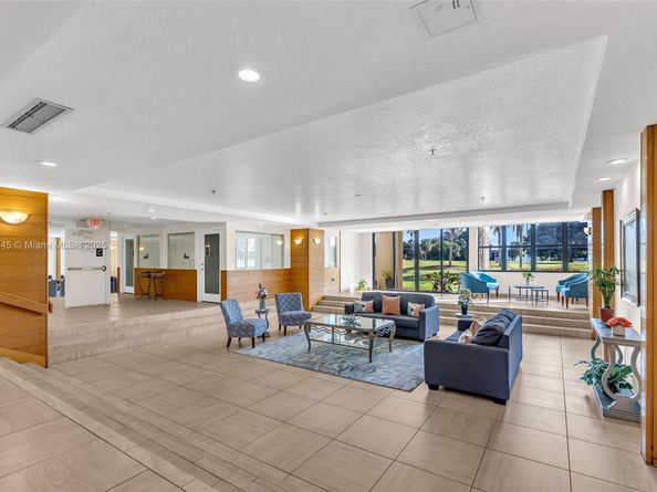 16300 Golf Club Rd 408, Weston FL 33326