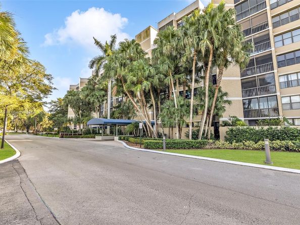 16300 Golf Club Rd 408, Weston FL 33326