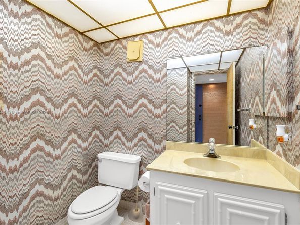 16300 Golf Club Rd 408, Weston FL 33326