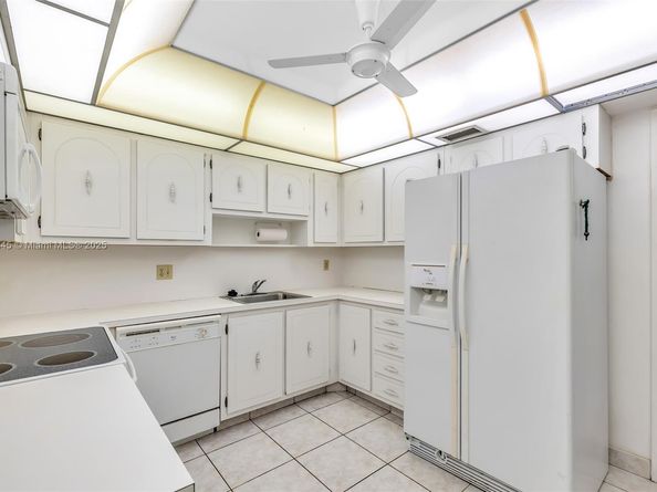 16300 Golf Club Rd 408, Weston FL 33326