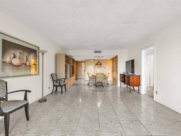 16300 Golf Club Rd 408, Weston FL 33326