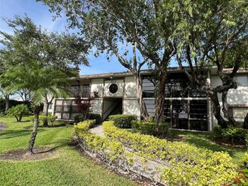 10415 E Clairmont Cir