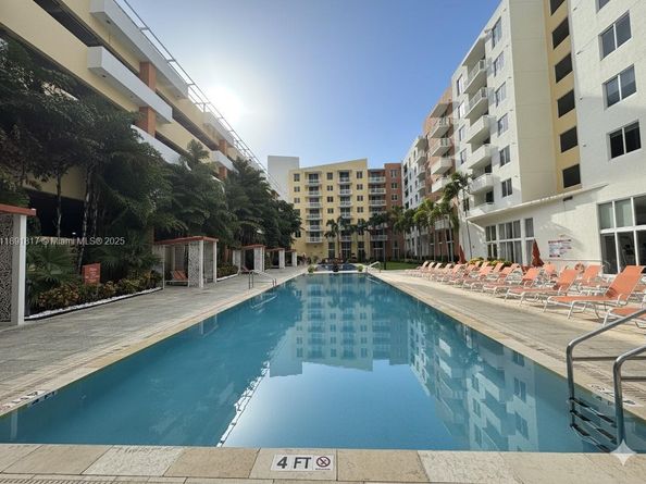2775 NE 187th St 318, Aventura FL 33180