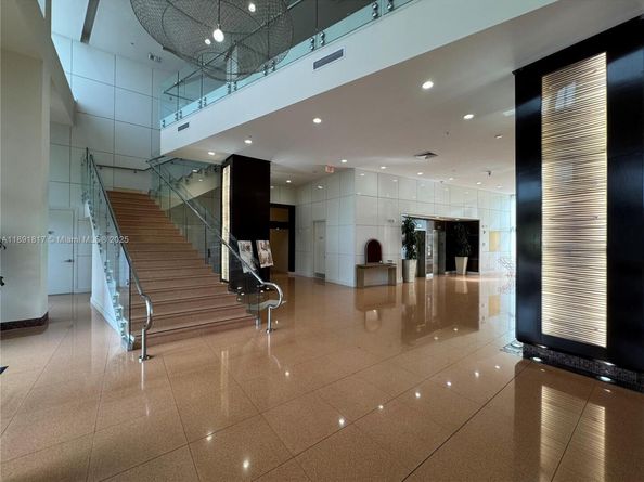 2775 NE 187th St 318, Aventura FL 33180