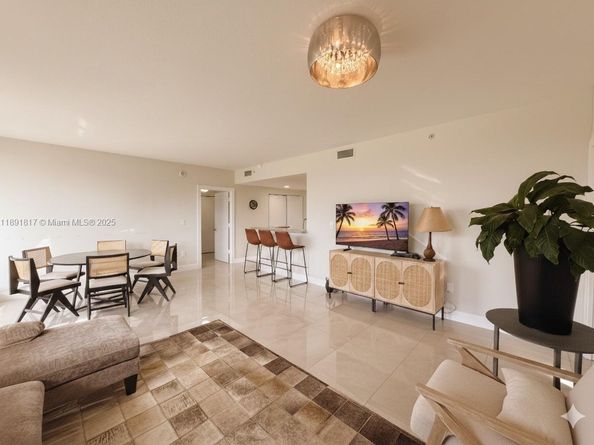 2775 NE 187th St 318, Aventura FL 33180
