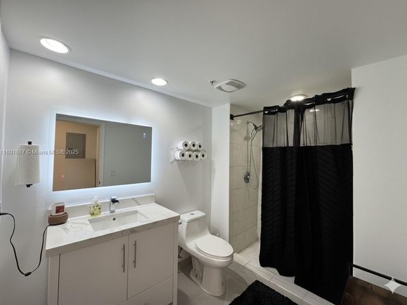 2775 NE 187th St 318, Aventura FL 33180