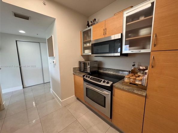2775 NE 187th St 318, Aventura FL 33180