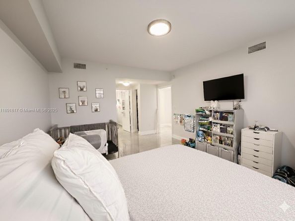 2775 NE 187th St 318, Aventura FL 33180