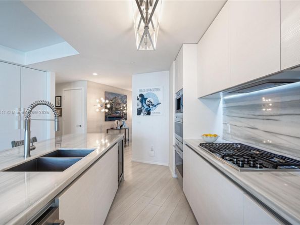 1 Collins Ave 304, Miami Beach FL 33139
