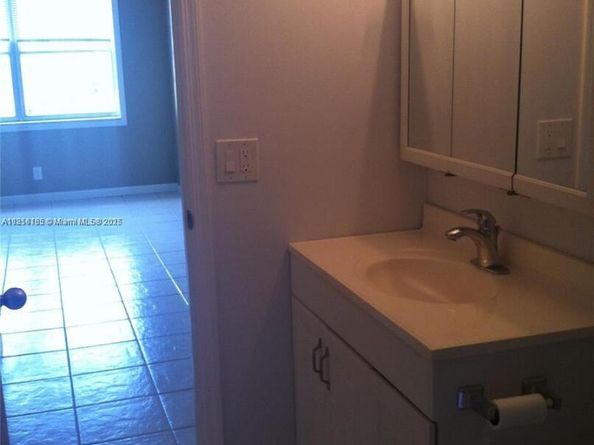 401 Golden Isles Dr 810, Hallandale Beach FL 33009