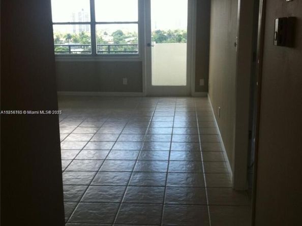 401 Golden Isles Dr 810, Hallandale Beach FL 33009