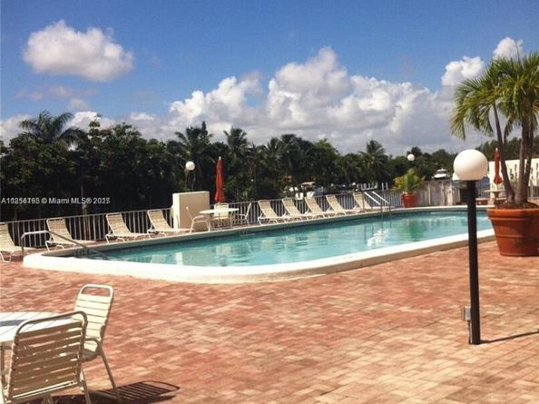 401 Golden Isles Dr 810, Hallandale Beach FL 33009