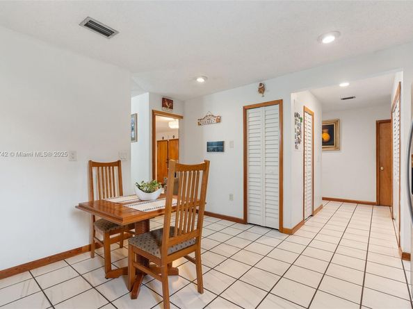 7040 SW 95th Ct, Miami FL 33173