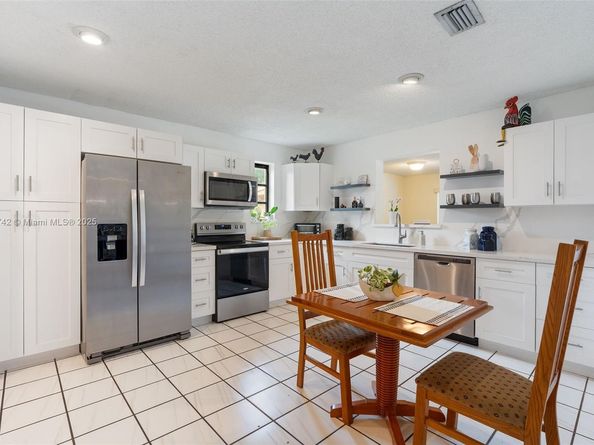 7040 SW 95th Ct, Miami FL 33173