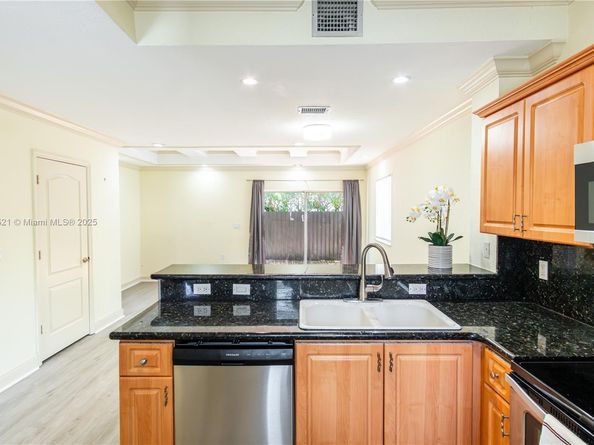 11647 NE 18th Dr 11647, North Miami FL 33181