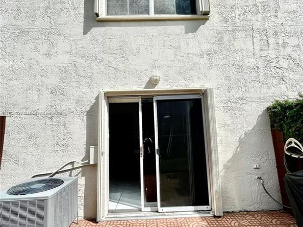 9203 Fontainebleau Blvd 113, Miami FL 33172