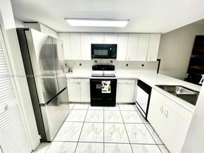 9203 Fontainebleau Blvd 113, Miami FL 33172