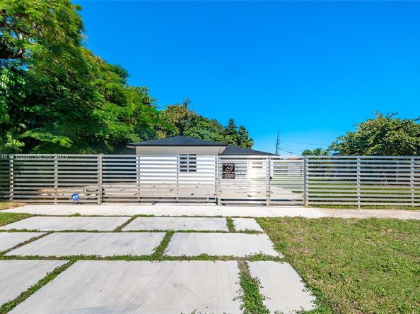 651 NE 172nd St, Miami FL 33162
