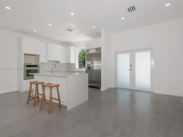 651 NE 172nd St, Miami FL 33162