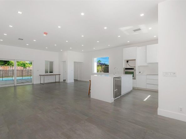 651 NE 172nd St, Miami FL 33162